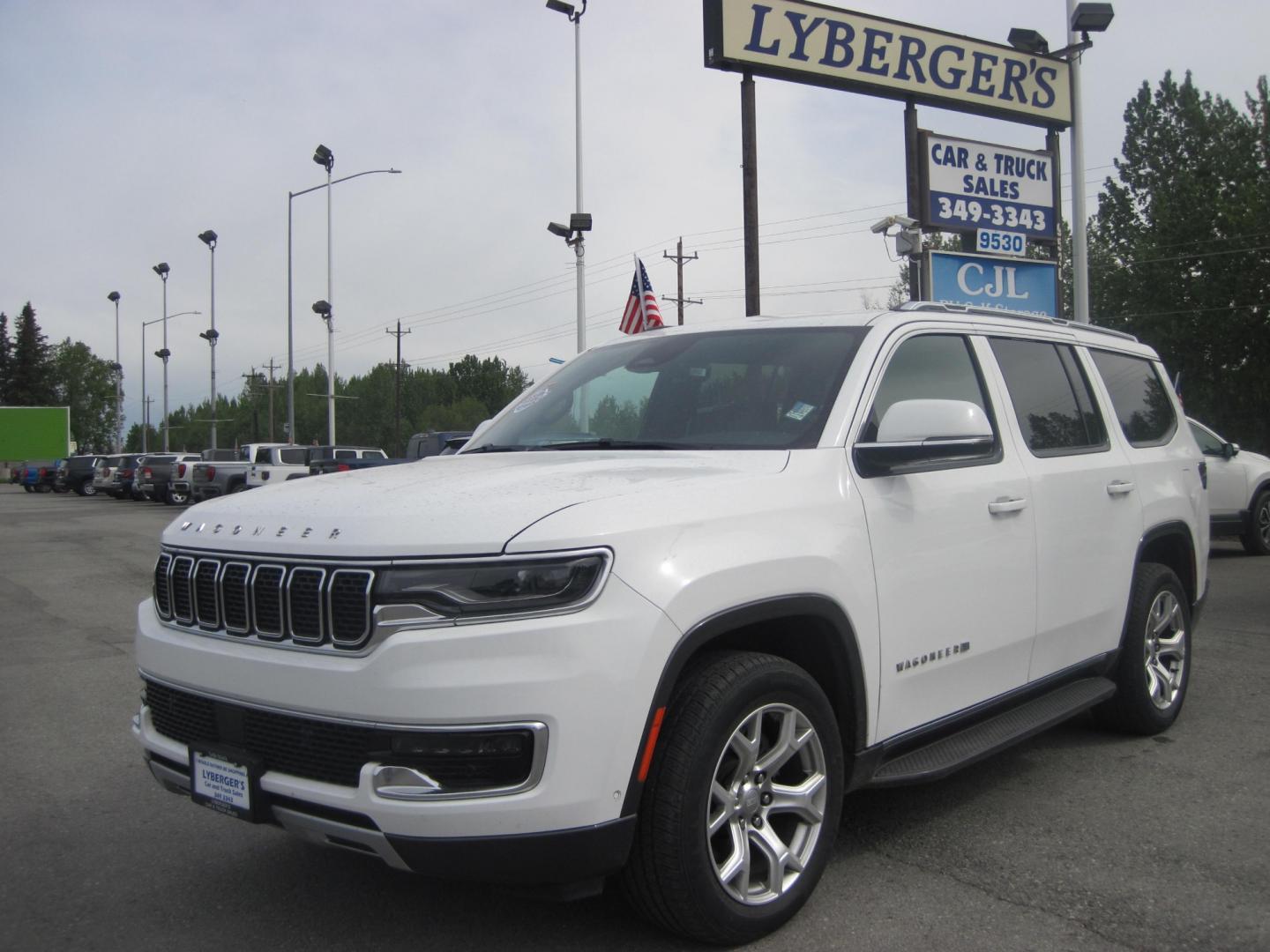 2022 white /black Jeep Wagoneer series II (1C4SJVBT6NS) , located at 9530 Old Seward Highway, Anchorage, AK, 99515, (907) 349-3343, 61.134140, -149.865570 - Nice 2022 Jeep Wagoneer Series II come take a test drive. - Photo#0